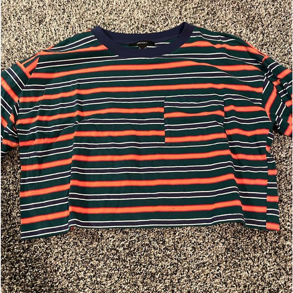 Cropped Multi colored shirt